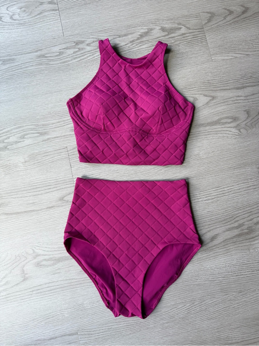 Lululemon Waterside Diamond Grid High-Waist Swim Set C/D cup- Magenta - Size 6